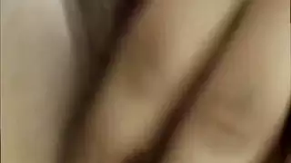 عاهرة مصرية تتناك في كسها